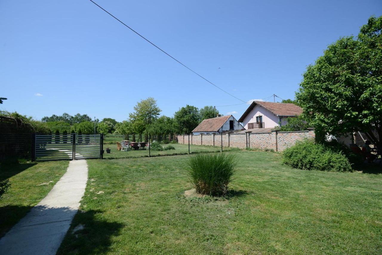Apartments Osijek By The River Esterno foto