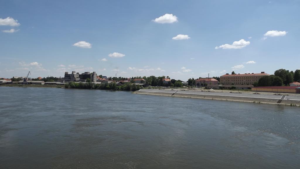 Apartments Osijek By The River Esterno foto