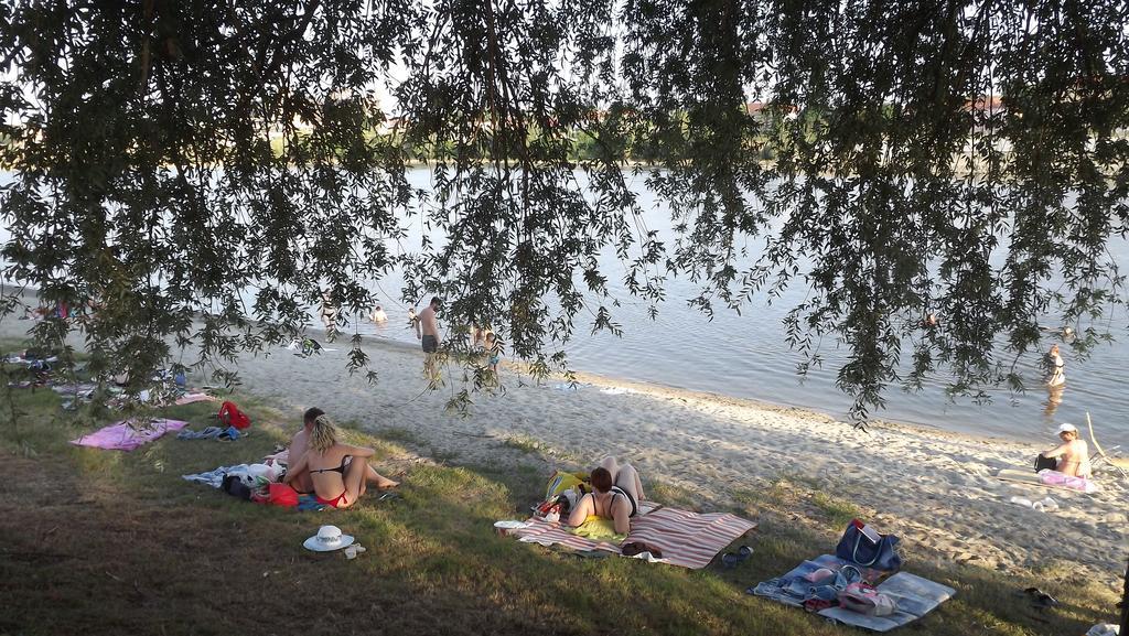 Apartments Osijek By The River Esterno foto